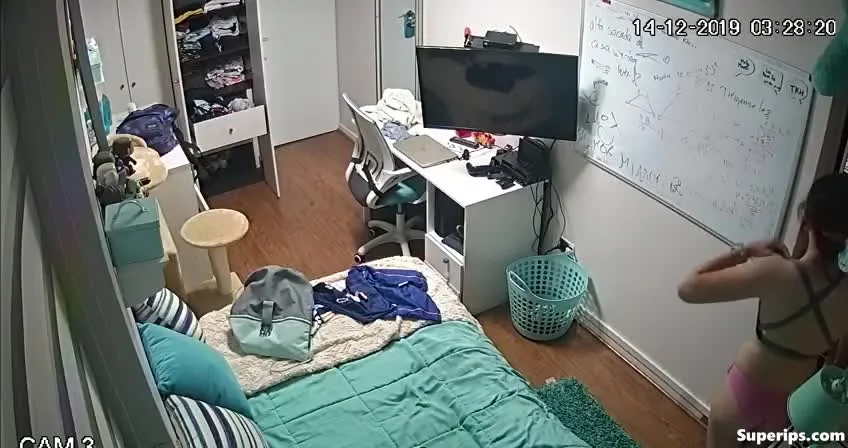 IPCAM β White teenage girl gets dressed in her room IPCAM β White teenage girl gets dressed in her room