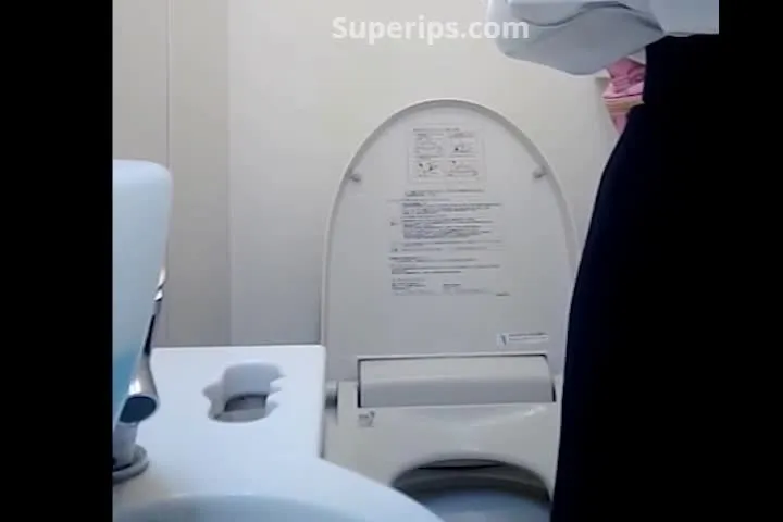 Spy toilet – Hidden cam films girls’ bathroom Spy toilet – Hidden cam films girls’ bathroom