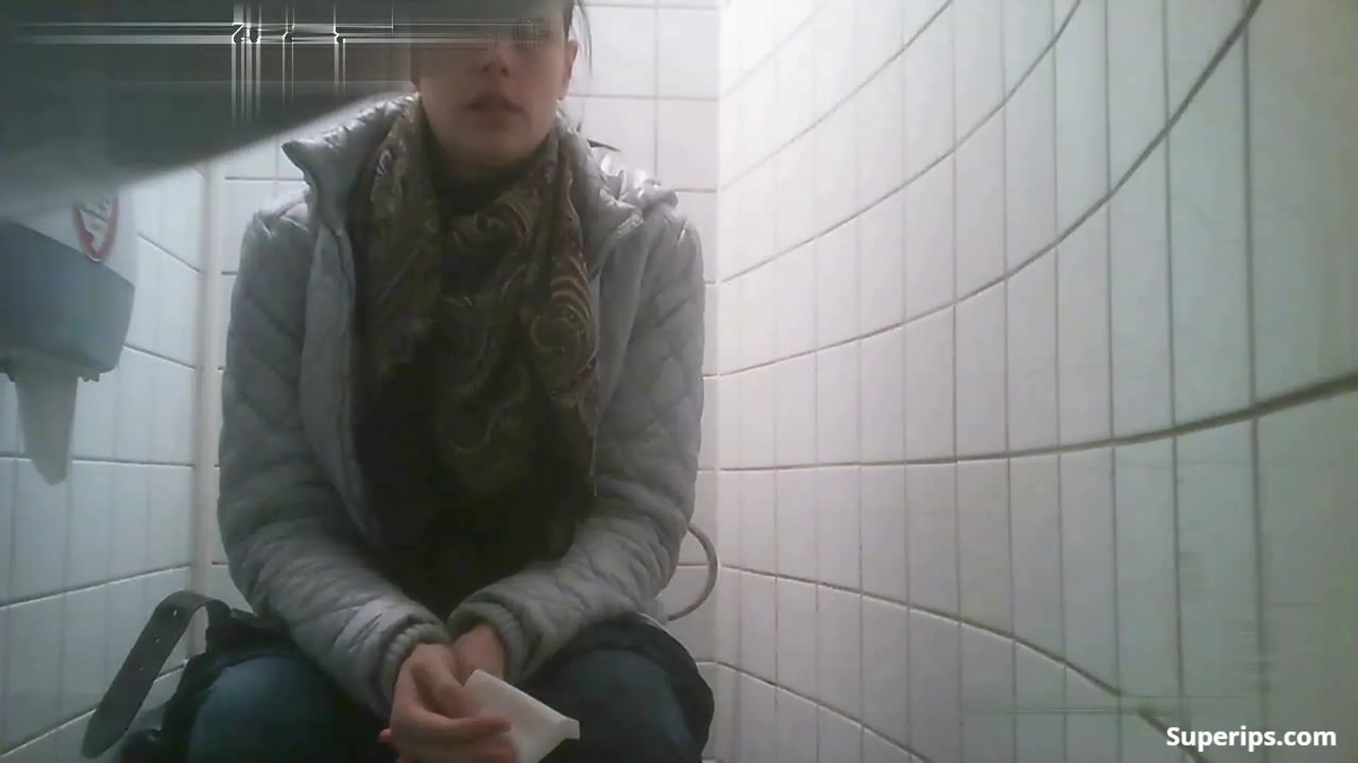 Spy Toilet – European women in coats pissing hard Spy Toilet – European women in coats pissing hard