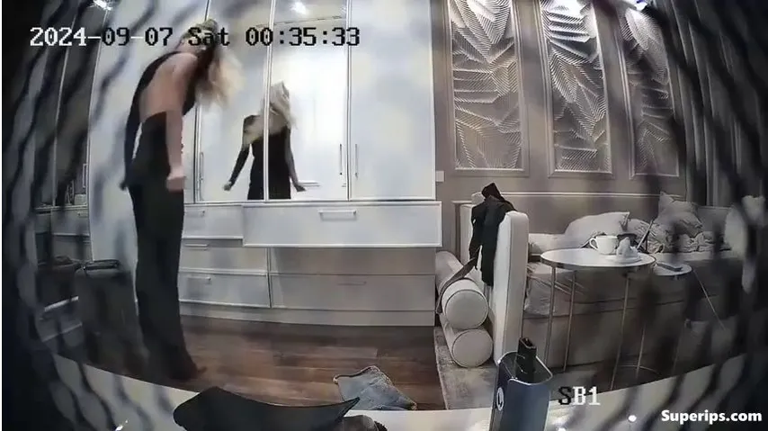 IPCAM – German model changes clothes in her room IPCAM – German model changes clothes in her room