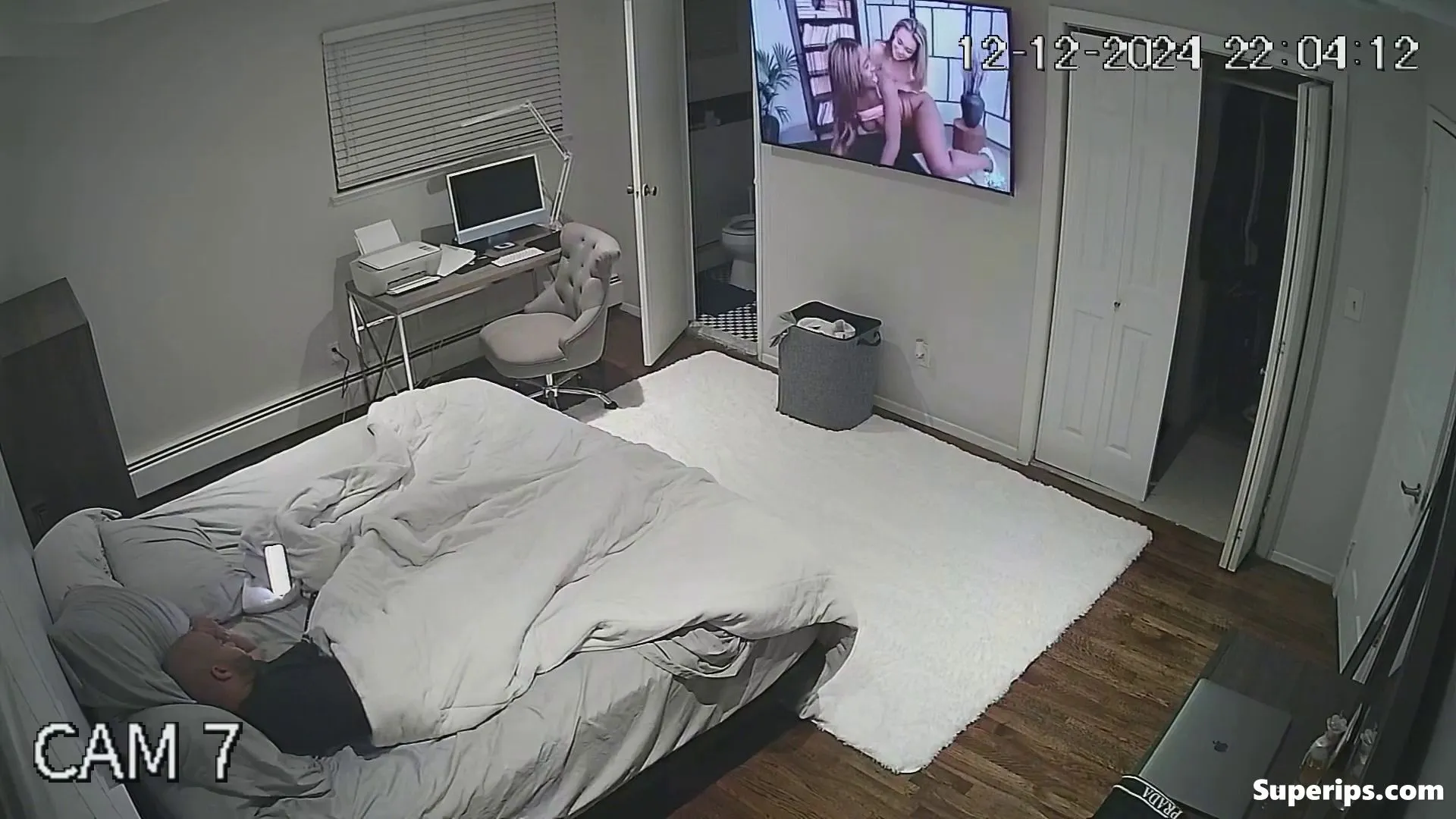 IPCAM – Man watches porn and his wife catches him IPCAM – Man watches porn and his wife catches him