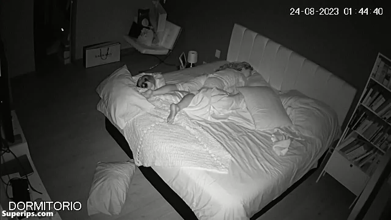 IPCAM – Mature French woman rubs her pussy with the pillow IPCAM – Mature French woman rubs her pussy with the pillow