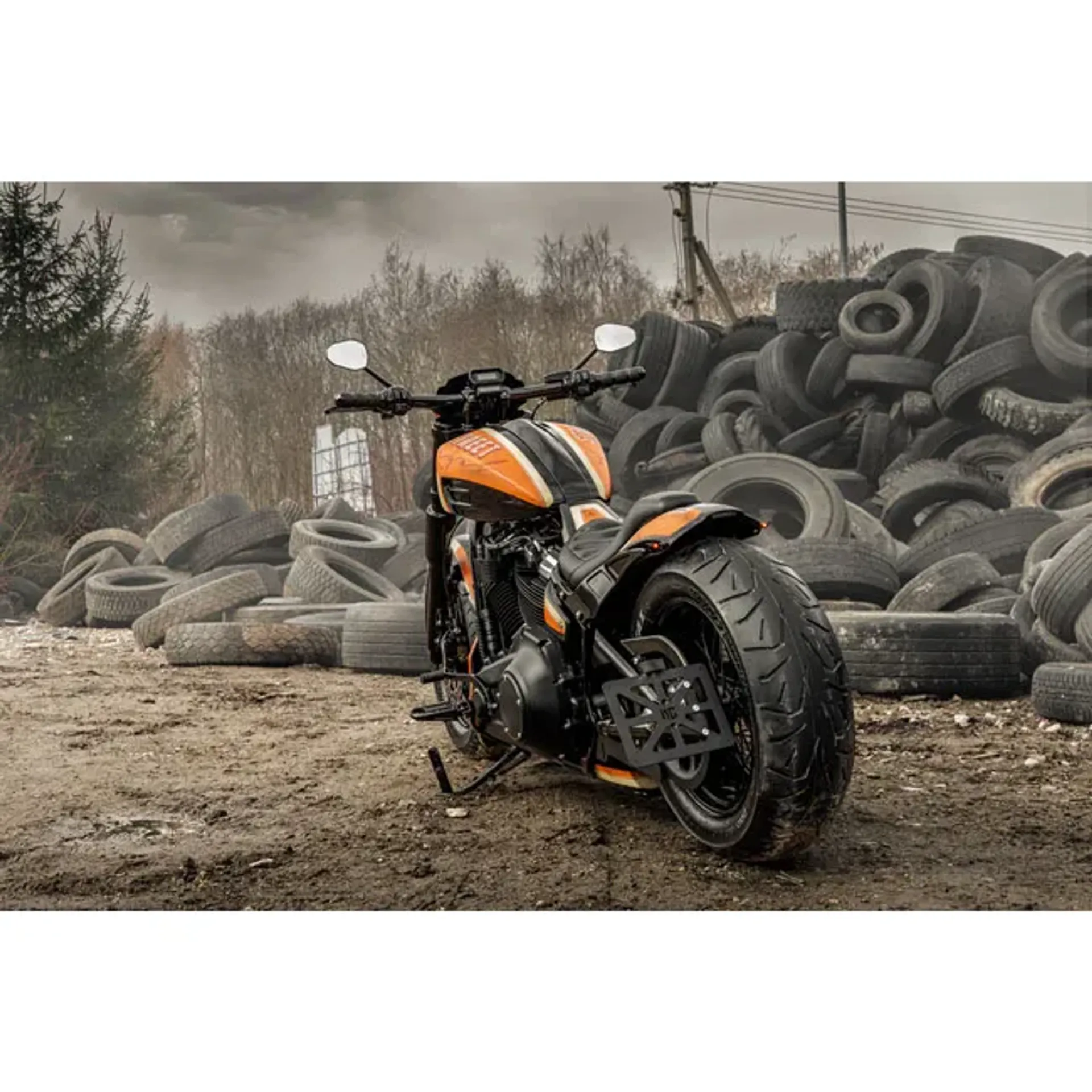 Killer Custom, %27%27Avenger%27%27 M8 Softail gas tank cover & console