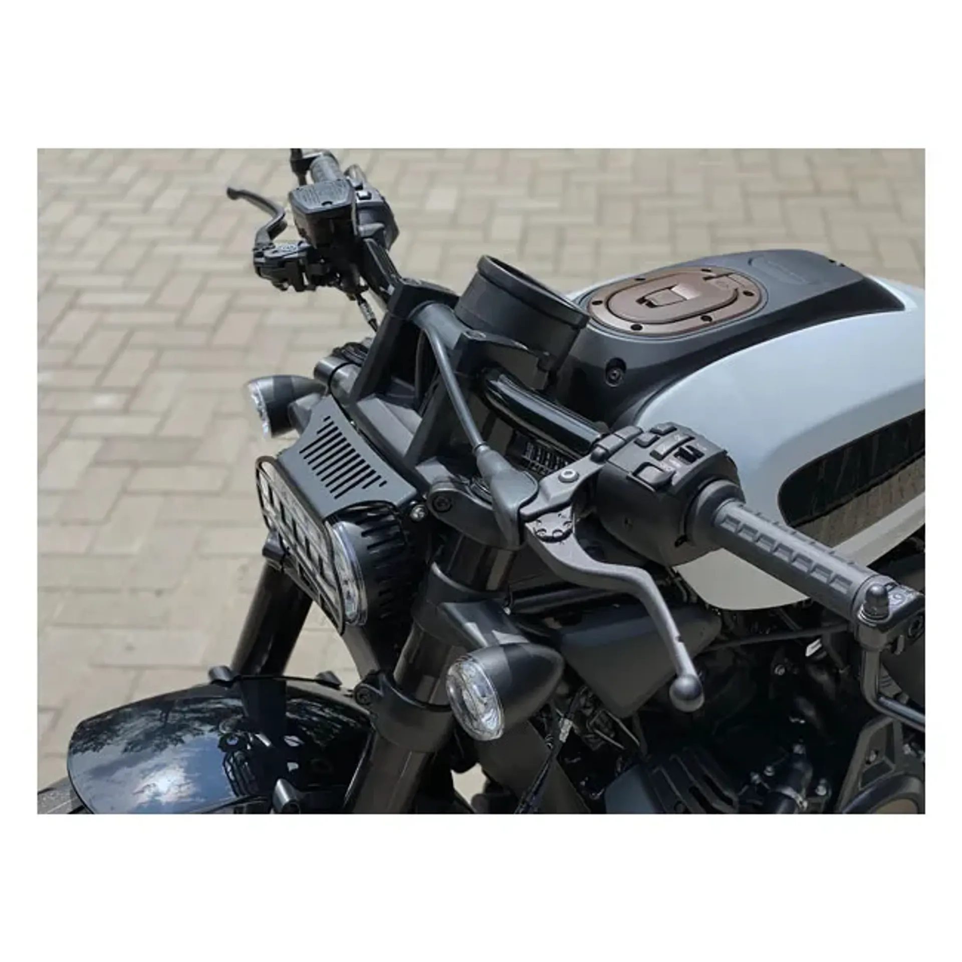 Killer Custom, 1-1/4" Fat Drag handlebar. Black