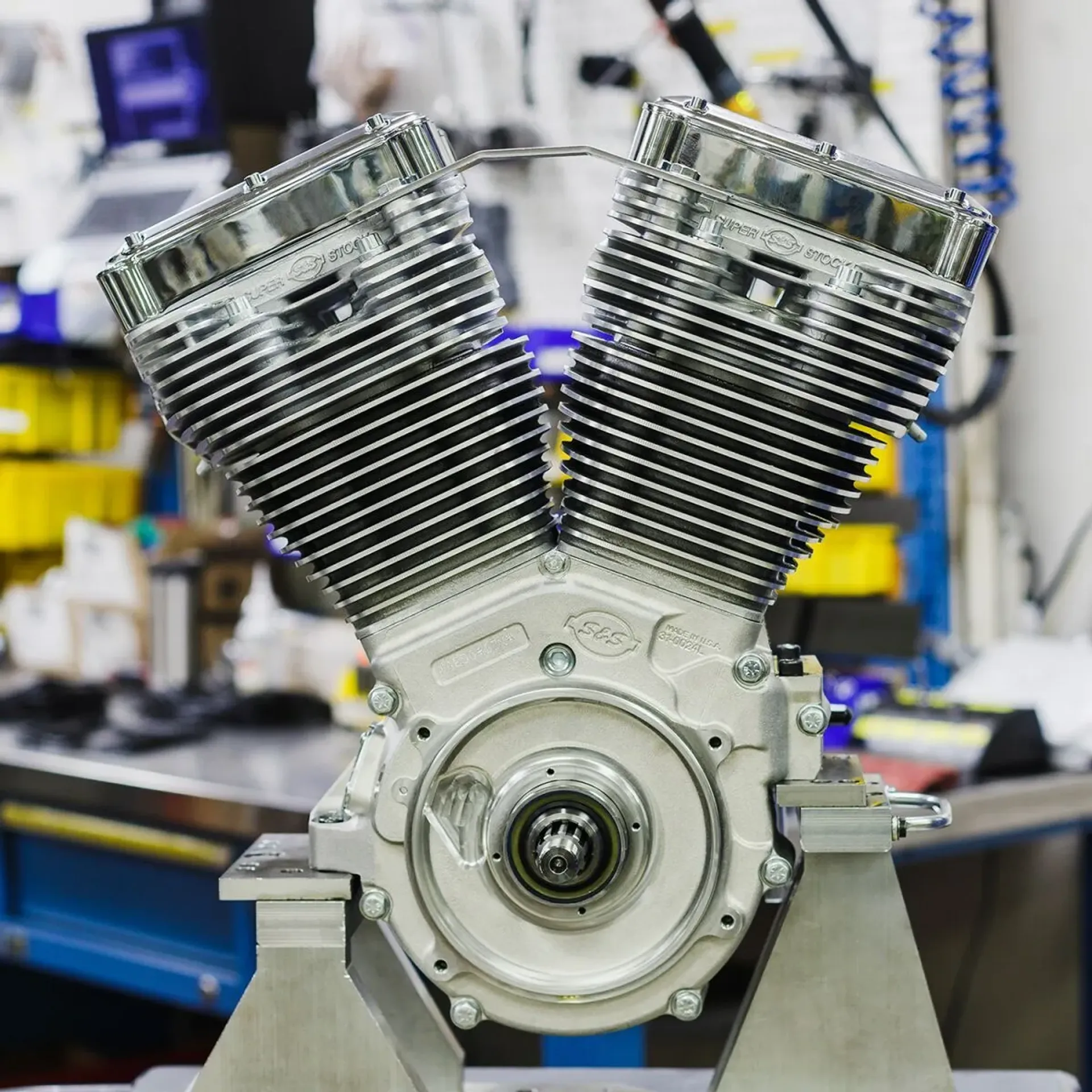 Engine V124 Chr/Nat Lb
