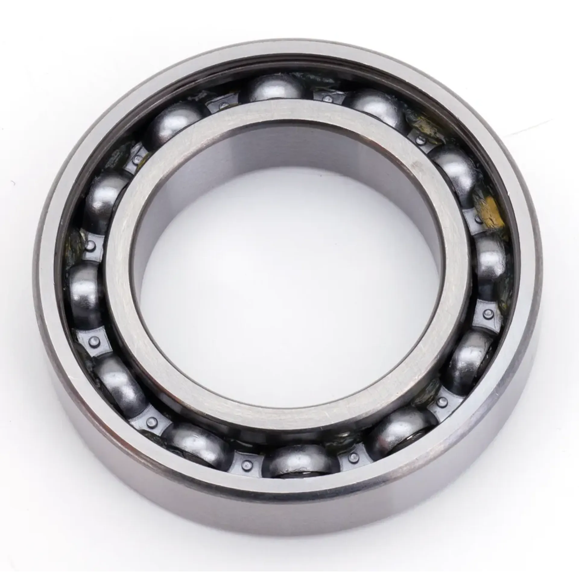 Transm. case main bearing 80-e84 #8978
