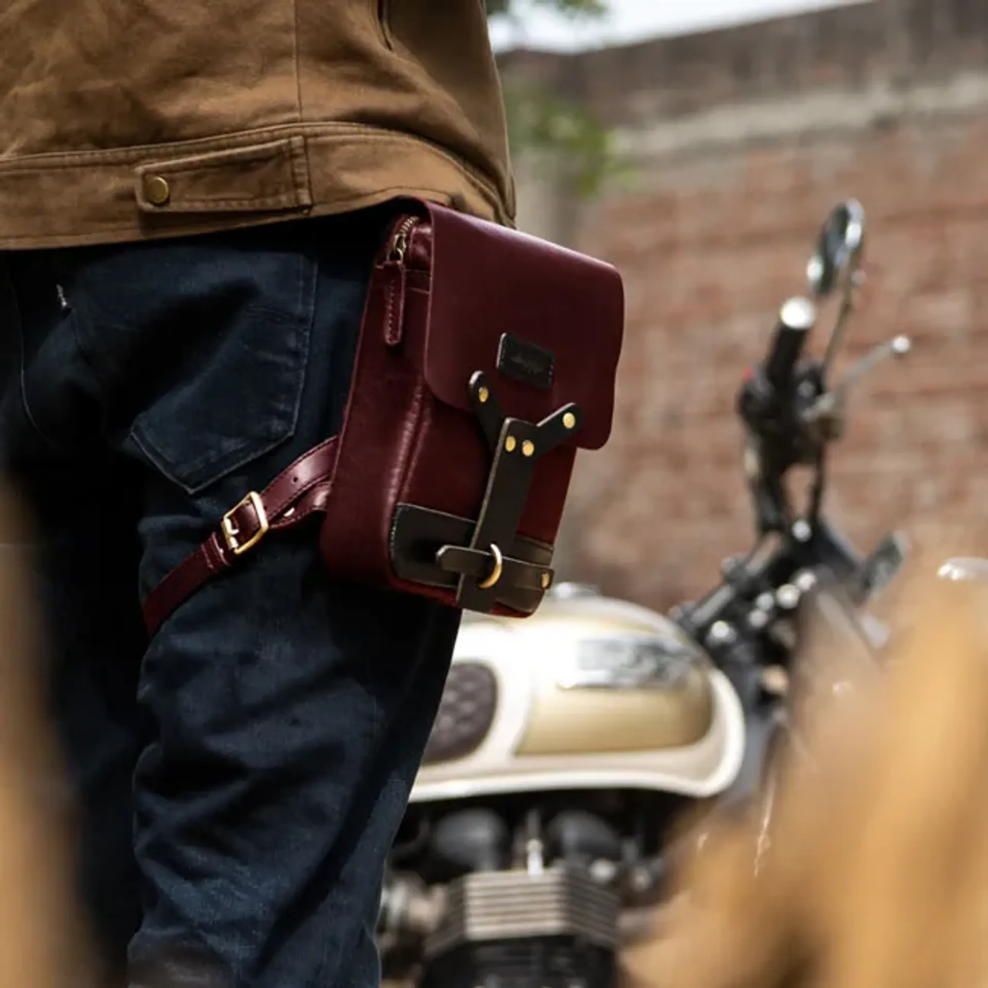 Trip Machine Thigh Bag cherry red