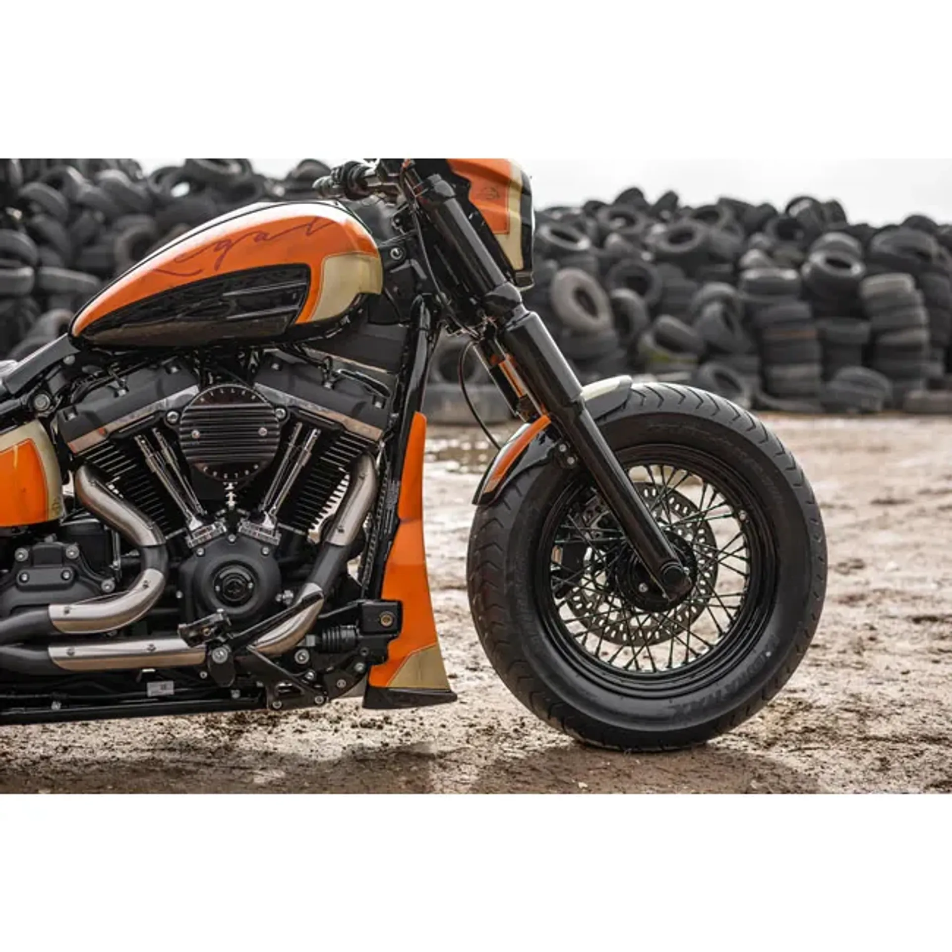 Killer Custom, %27%27Avenger%27%27 M8 Softail gas tank cover & console