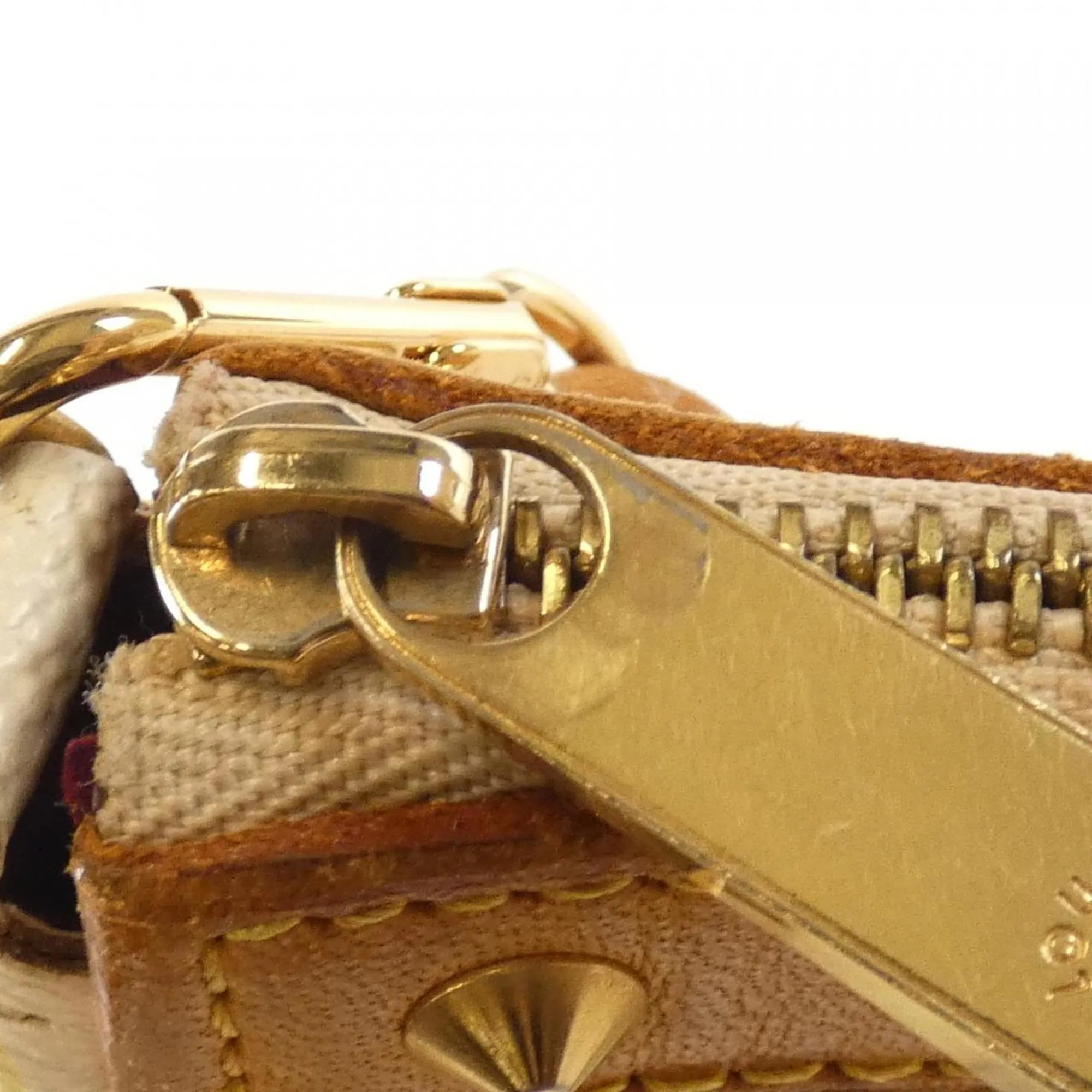 LOUIS VUITTON White Pouch