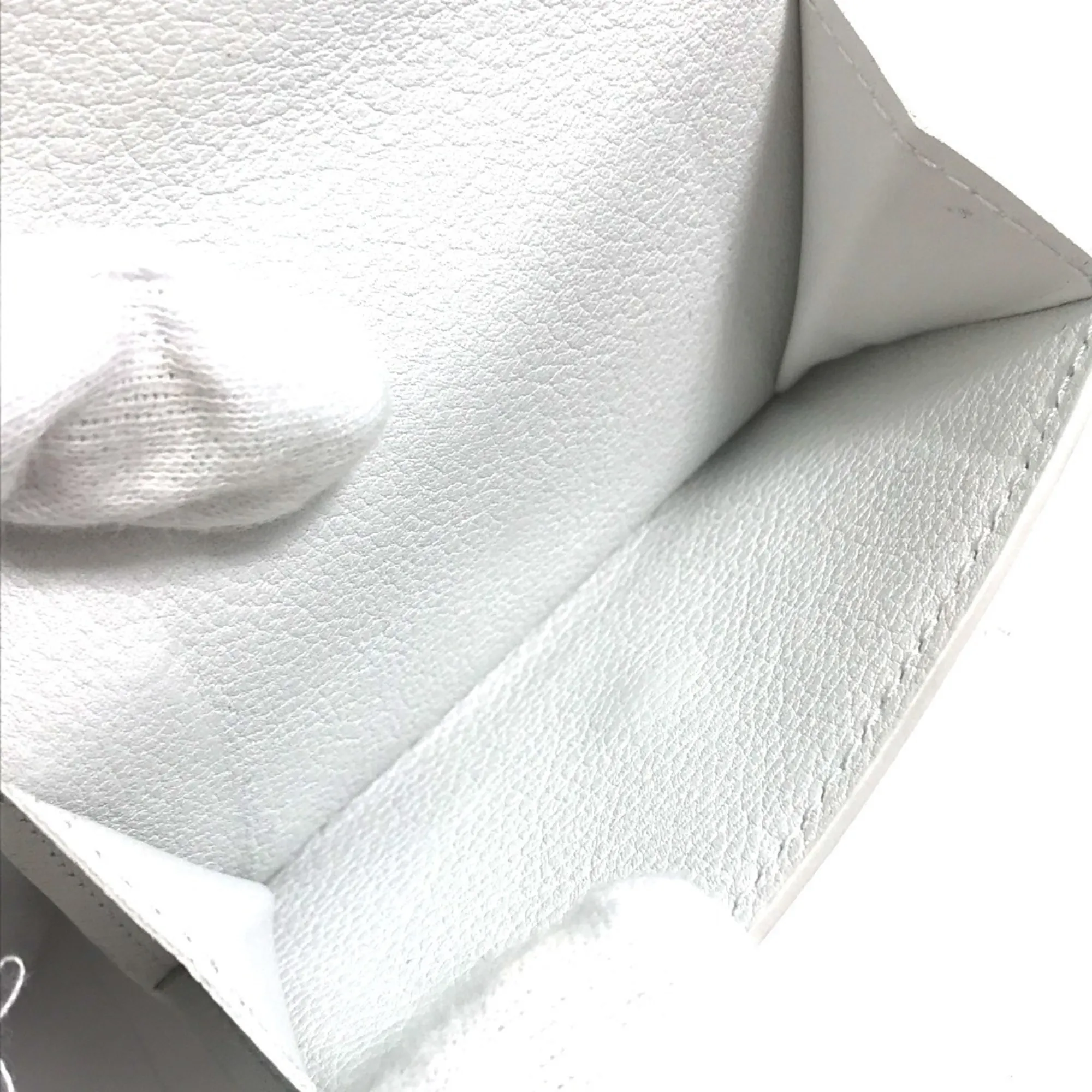 LOUIS VUITTON White Leather Wallet