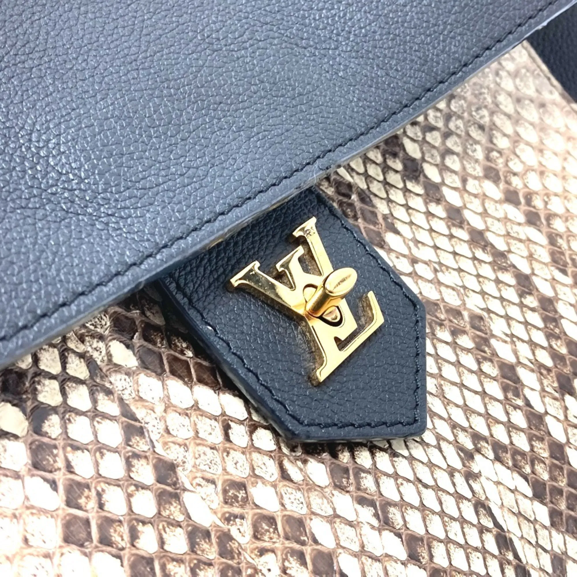 LOUIS VUITTON Black Leather Shoulder Bag