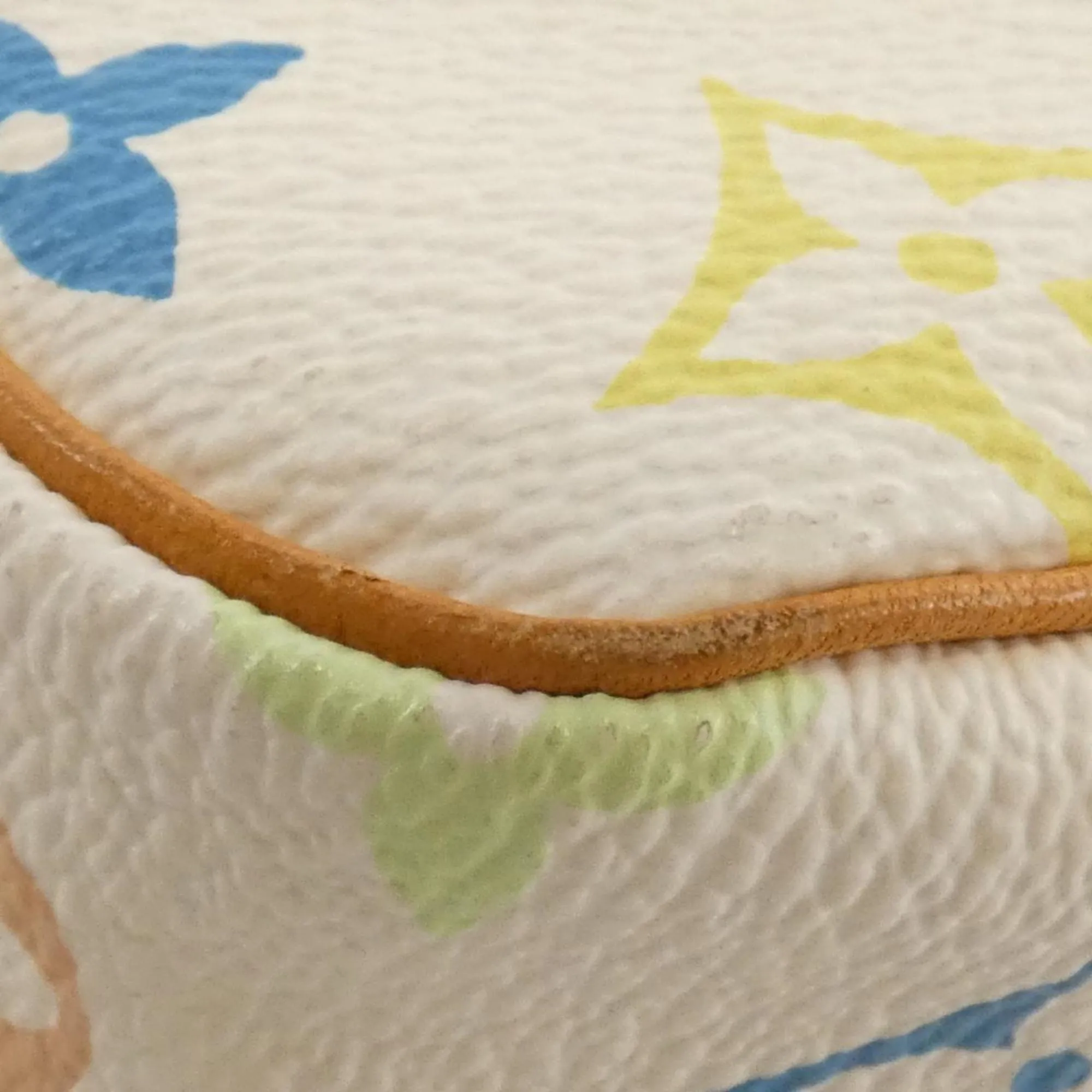 LOUIS VUITTON White Pouch