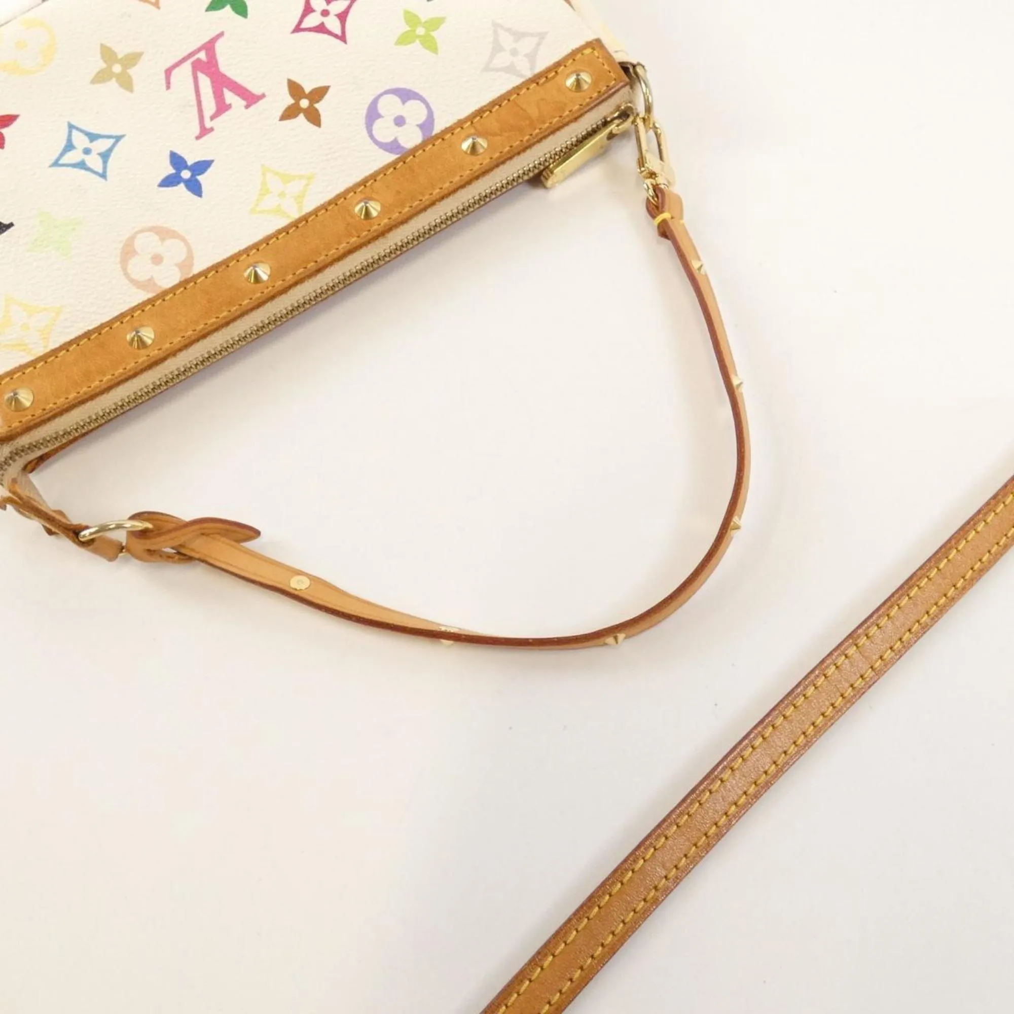 LOUIS VUITTON White Pouch