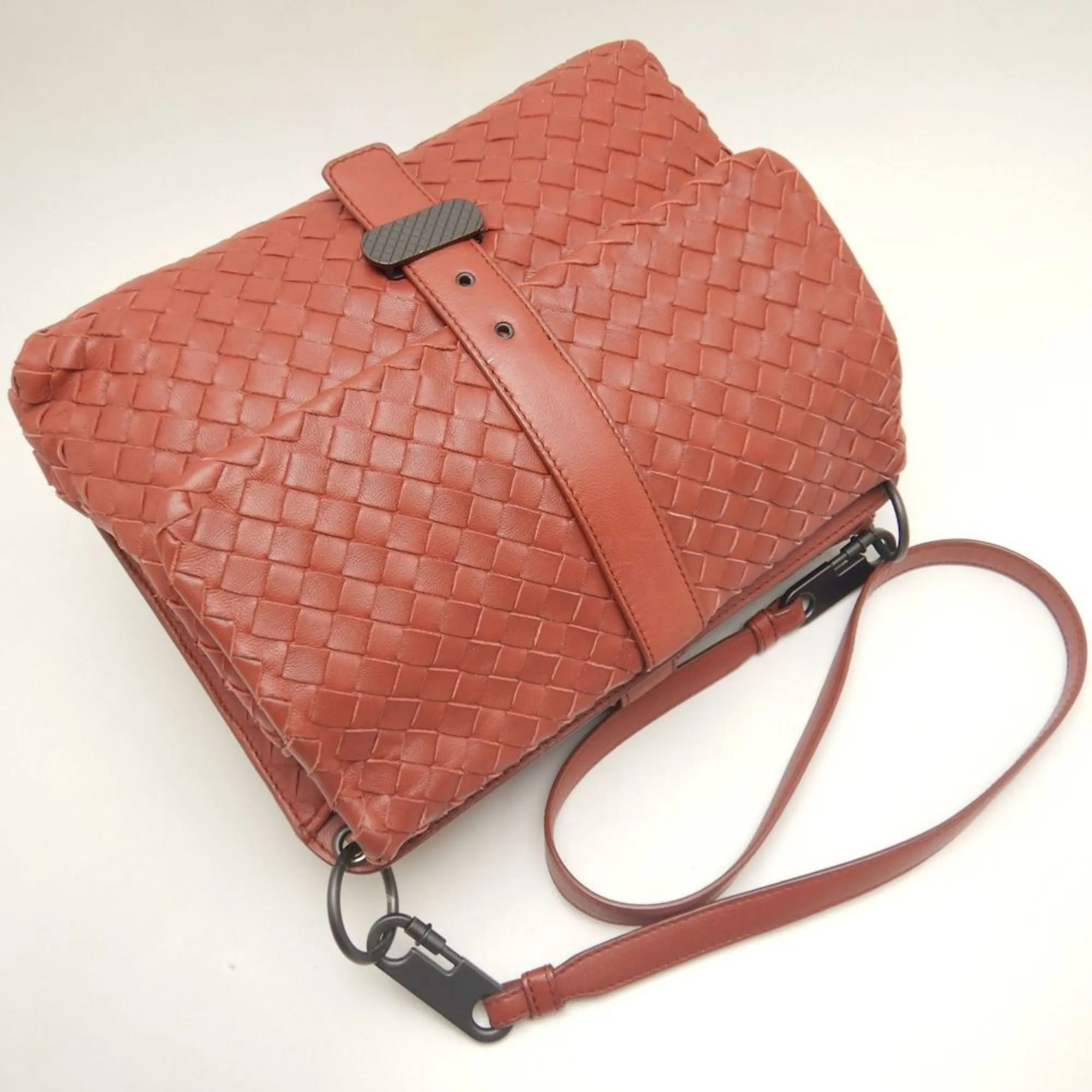 BOTTEGA VENETA Red Leather Intrecciato Shoulder Bag