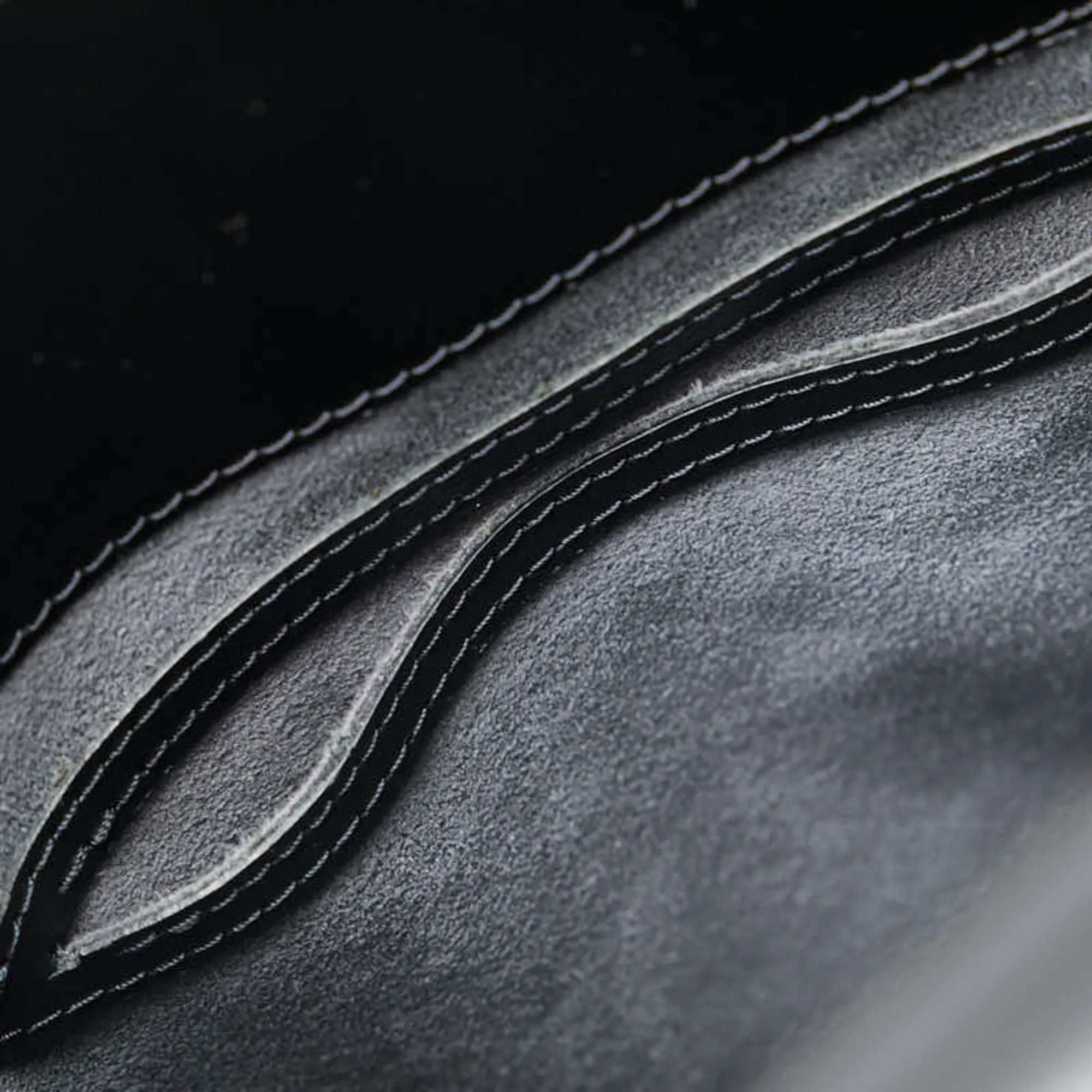 LOUIS VUITTON Black Leather Shoulder Bag