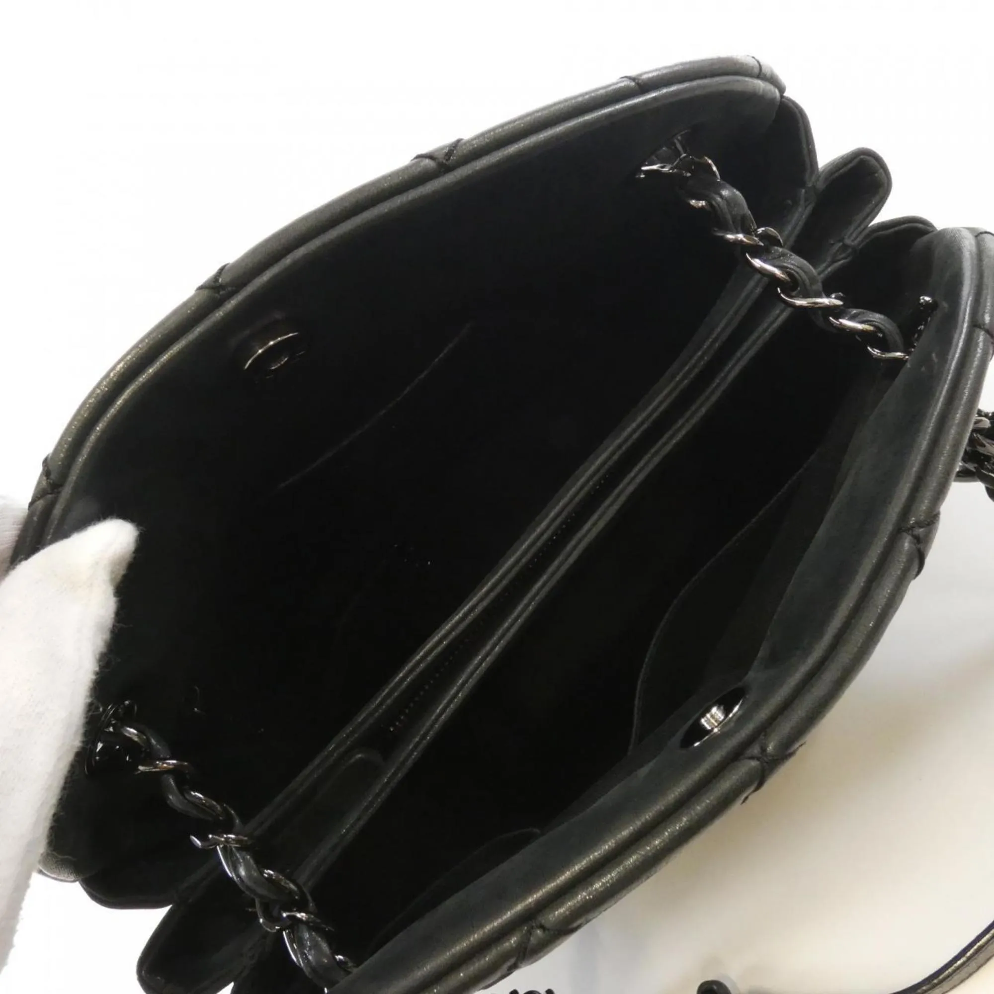 CHANEL Black Shoulder Bag