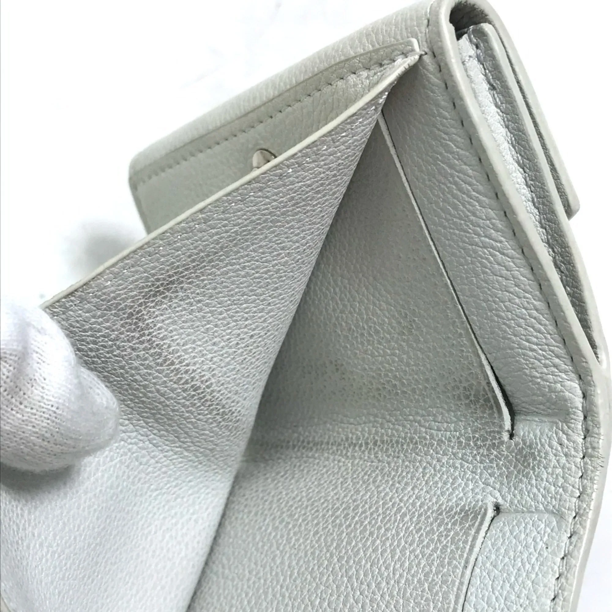 LOUIS VUITTON White Leather Wallet