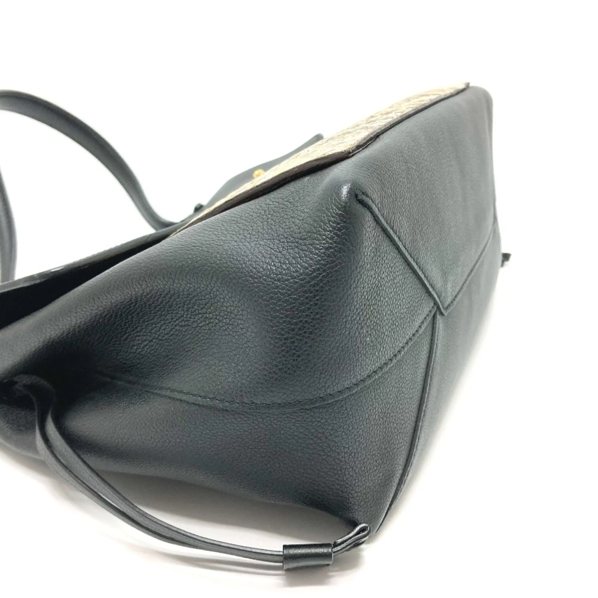 LOUIS VUITTON Black Leather Shoulder Bag