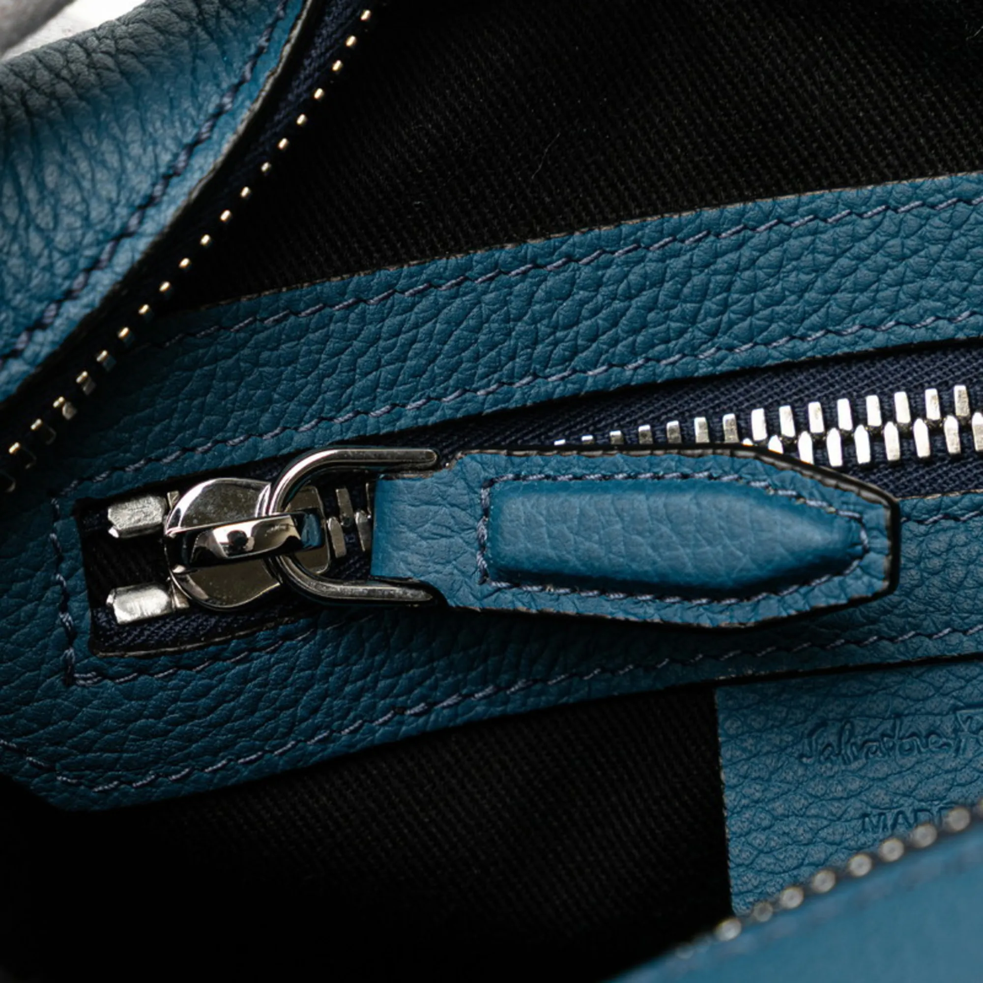 SALVATORE FERRAGAMO Blue Leather Shoulder Bag