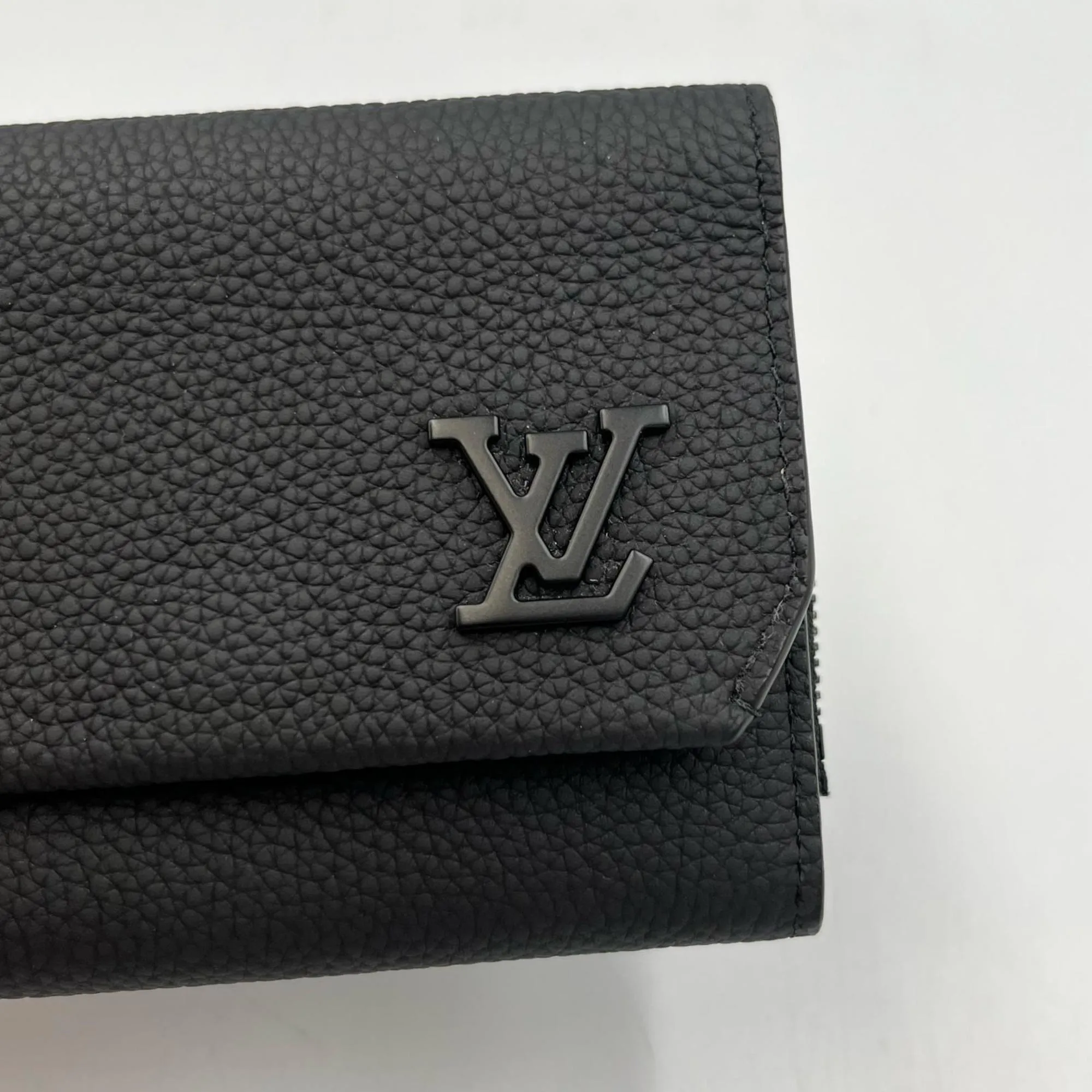 LOUIS VUITTON Black Leather Wallet