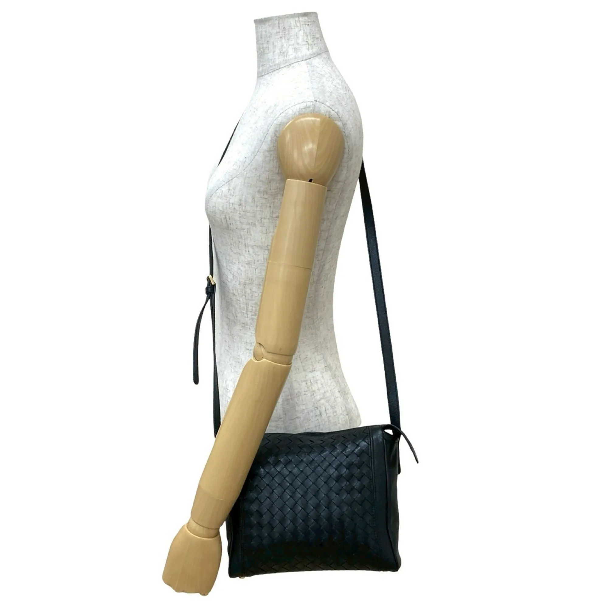 BOTTEGA VENETA Black Leather Intrecciato Shoulder Bag