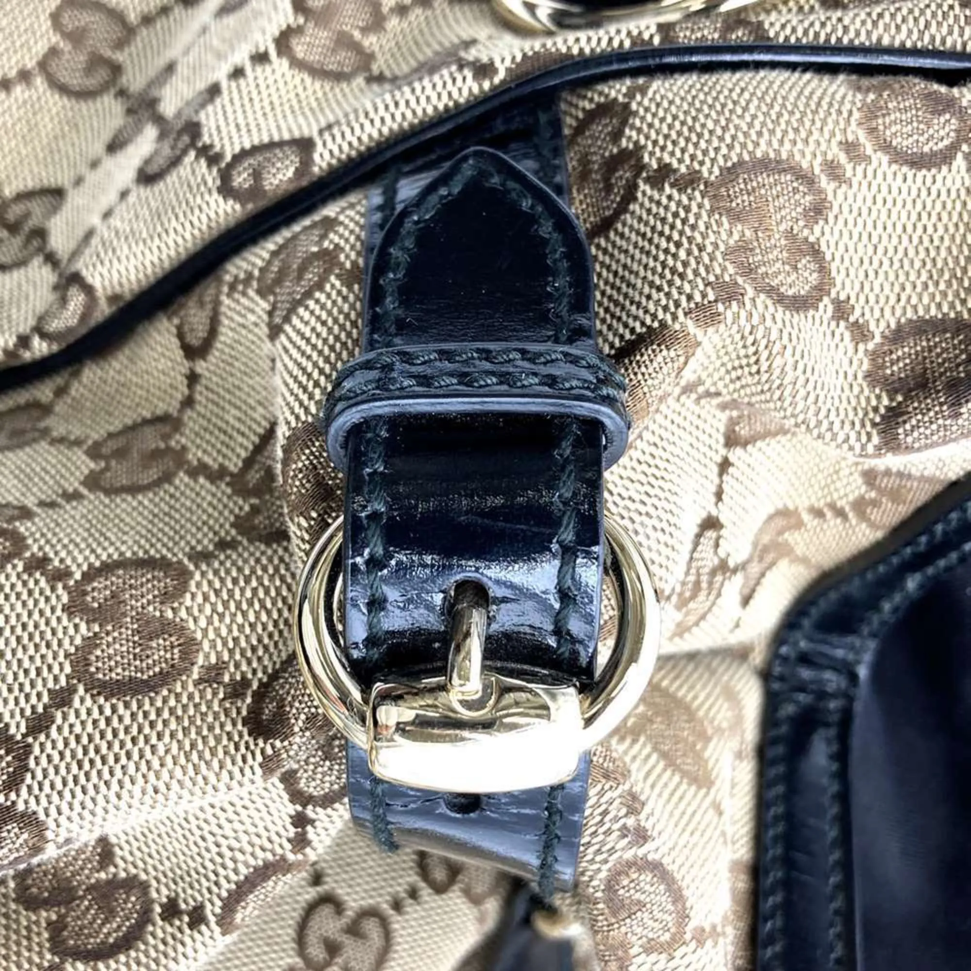 GUCCI Cream Shoulder Bag