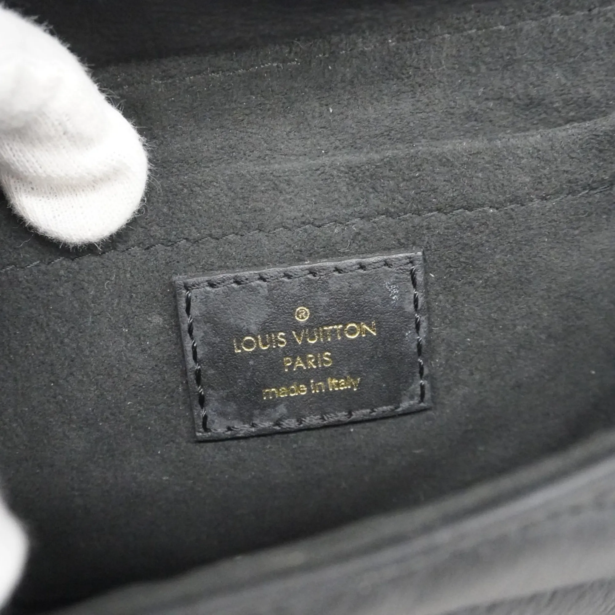 LOUIS VUITTON Black Shoulder Bag