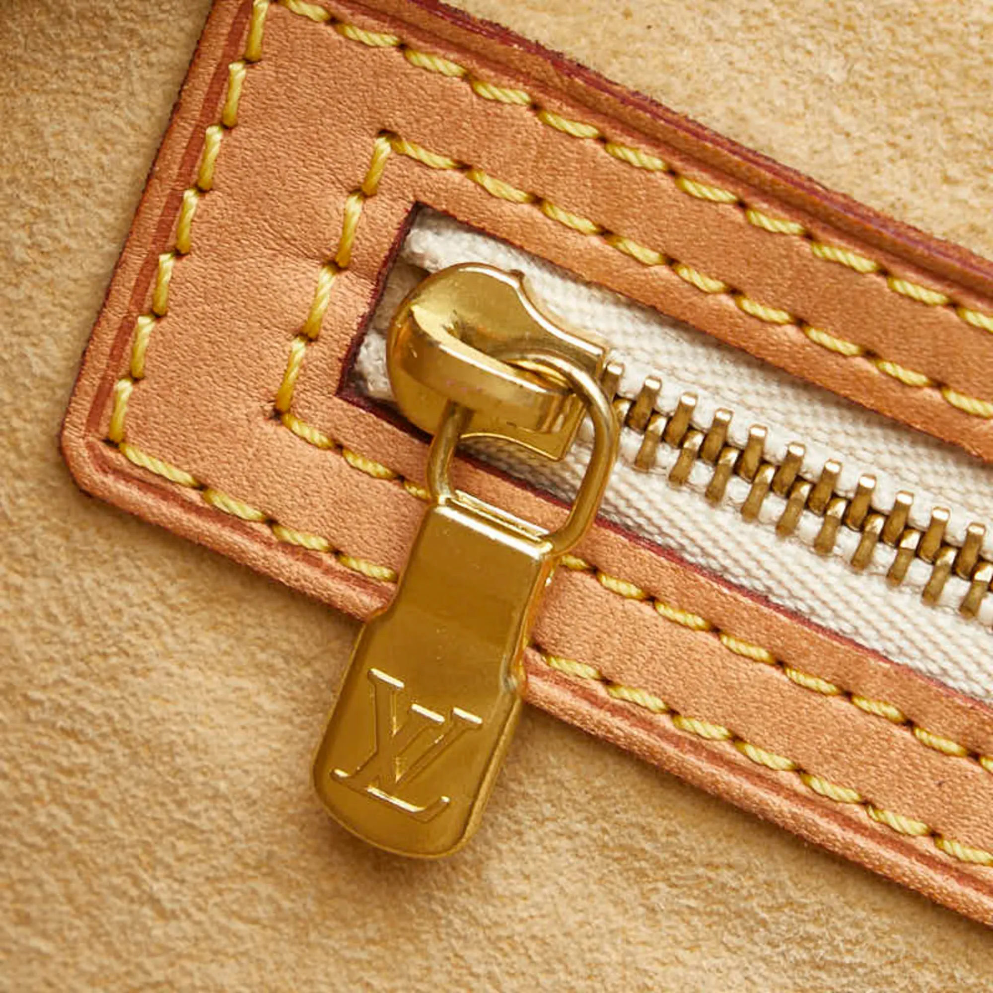 LOUIS VUITTON White Damier Leather Bag