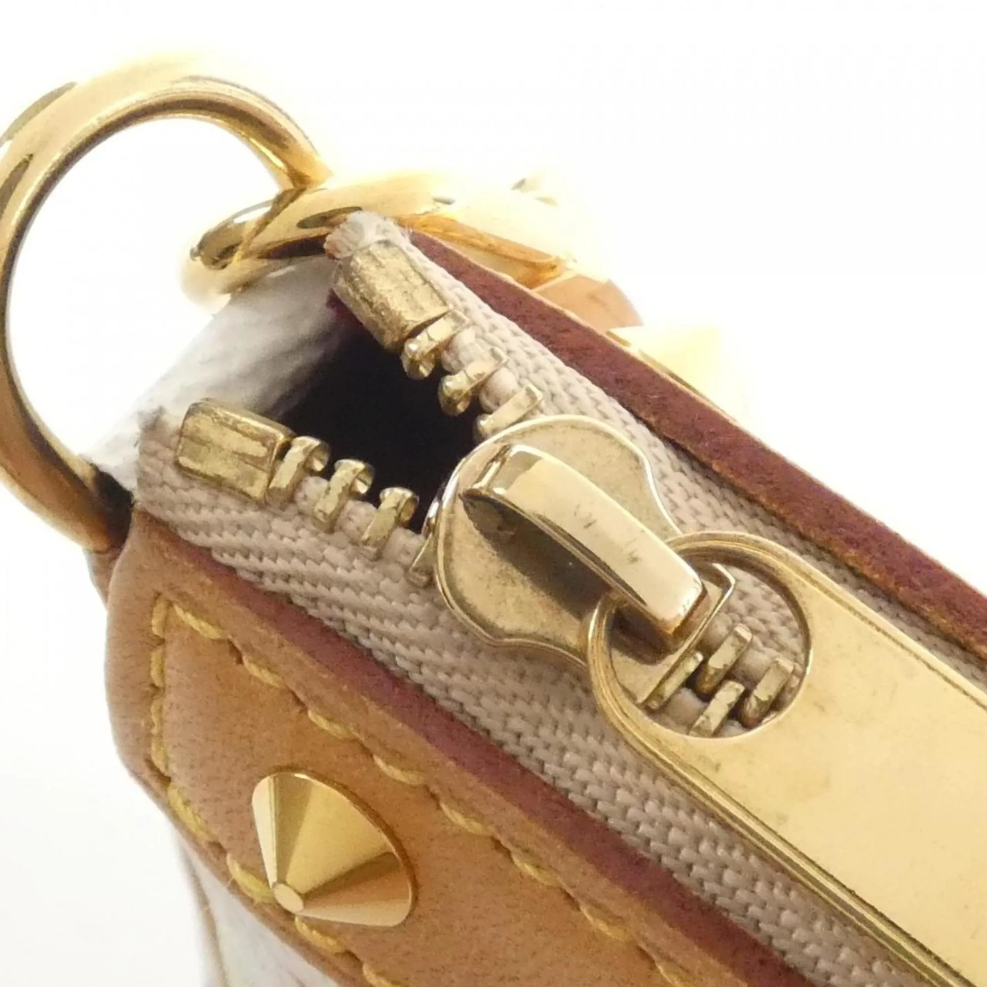 LOUIS VUITTON White Pouch