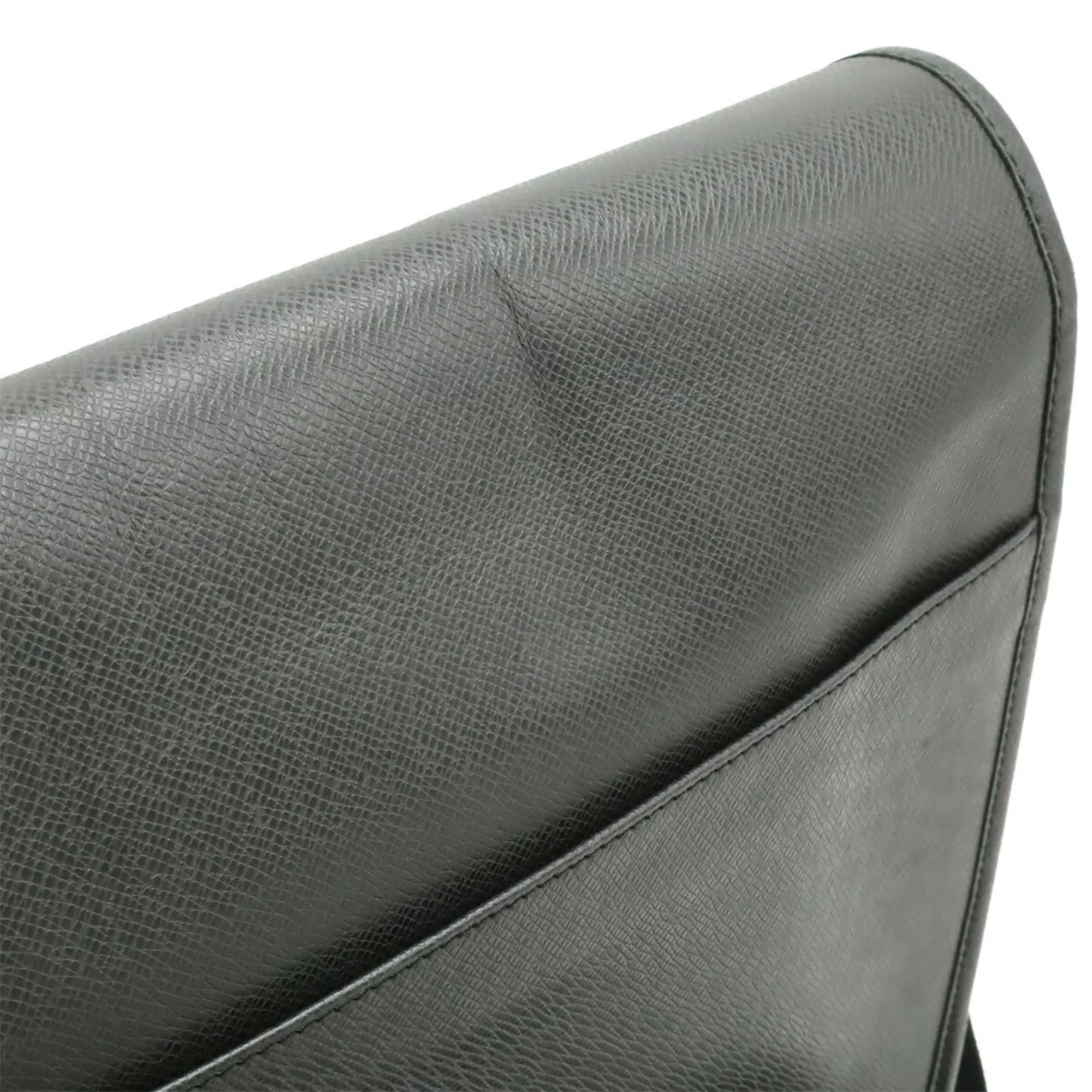 LOUIS VUITTON Black Shoulder Bag