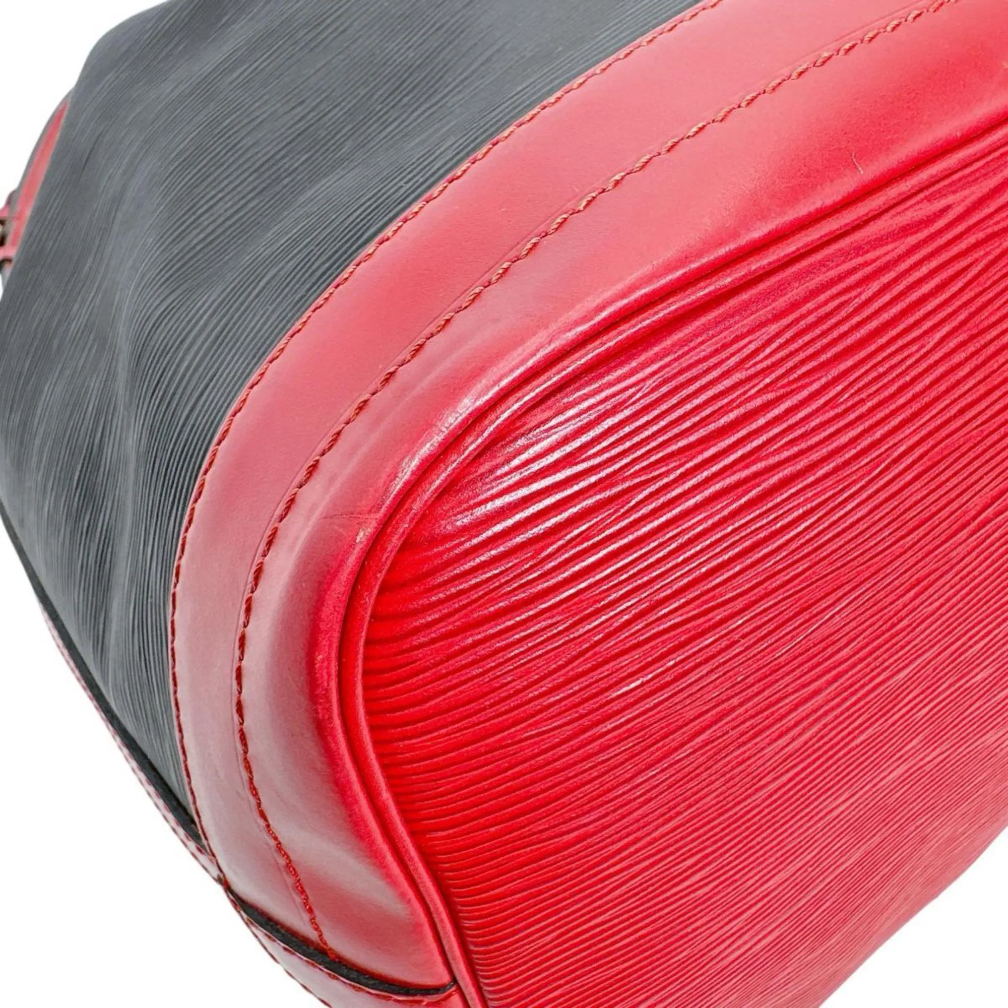 LOUIS VUITTON Black Leather Shoulder Bag