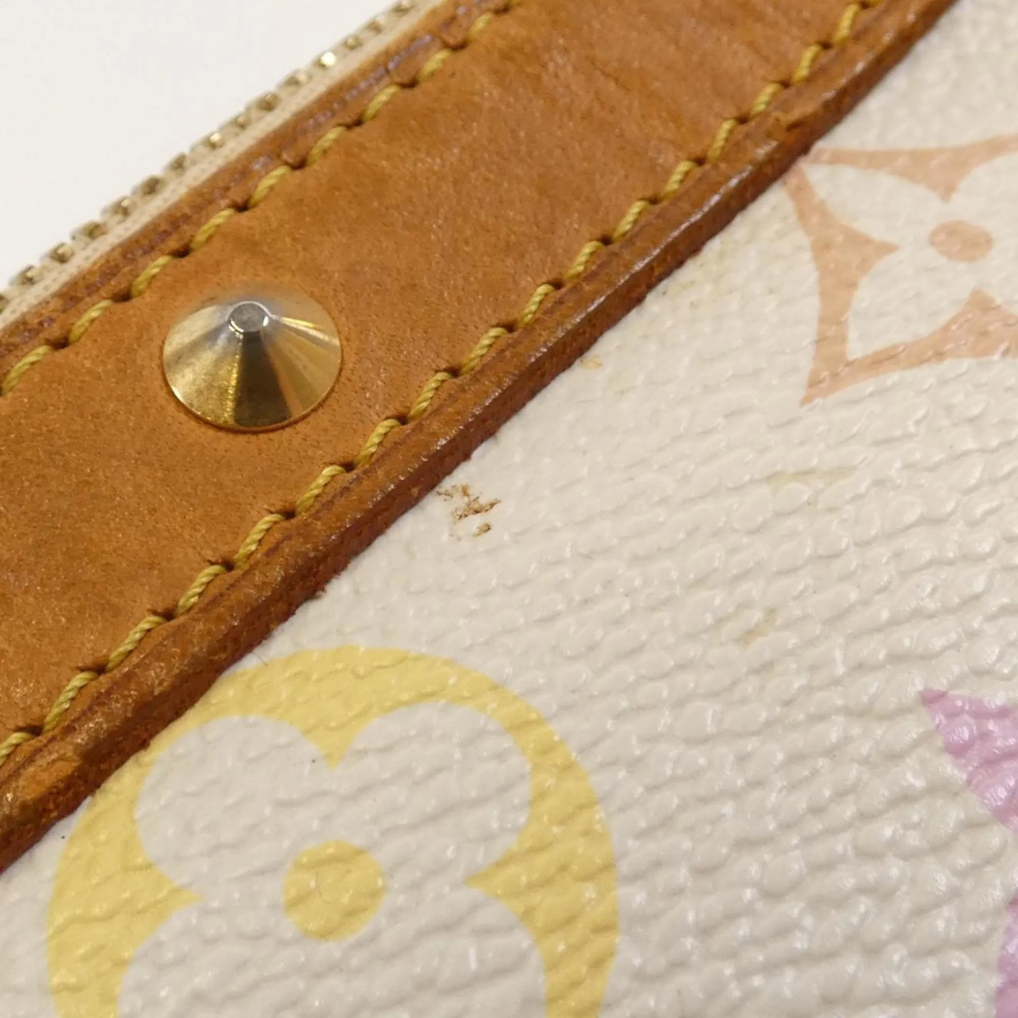 LOUIS VUITTON White Pouch